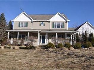 18725 White Oak Dr, Chagrin Falls, OH 44023