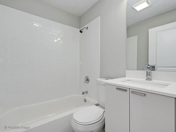 2nd image of 3945 N Greenview Ave #1S