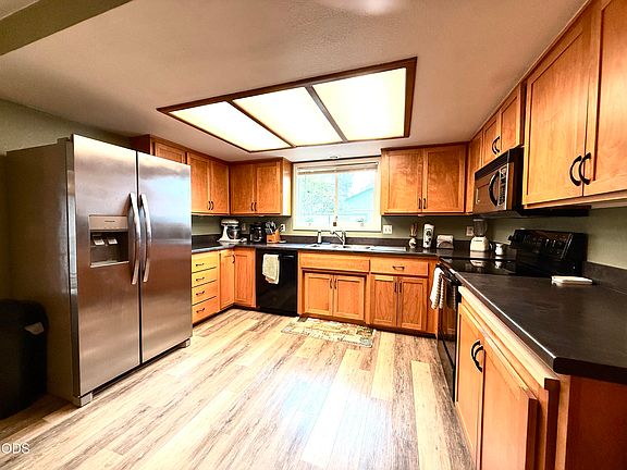 2nd image of 1002 Angler Ln
