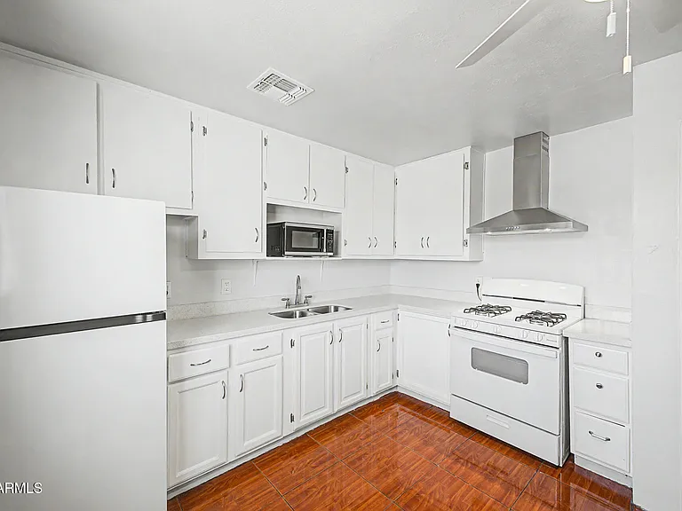 1823 E Sunland Ave — Photo 11