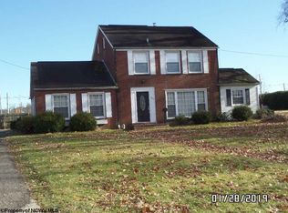 904 Farms Dr, Fairmont, WV 26554