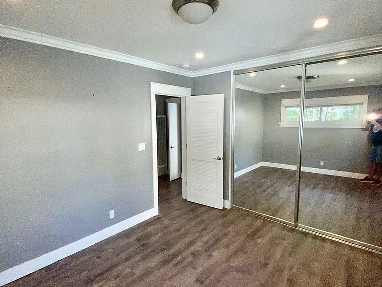524 Avenue F — Photo 17