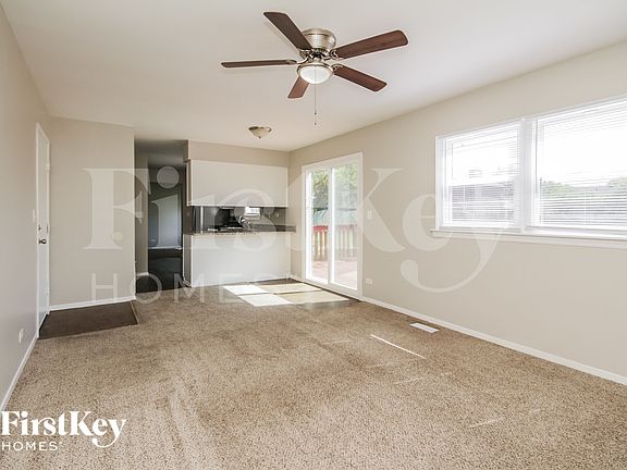 5th image of 990 Chelsea Ln