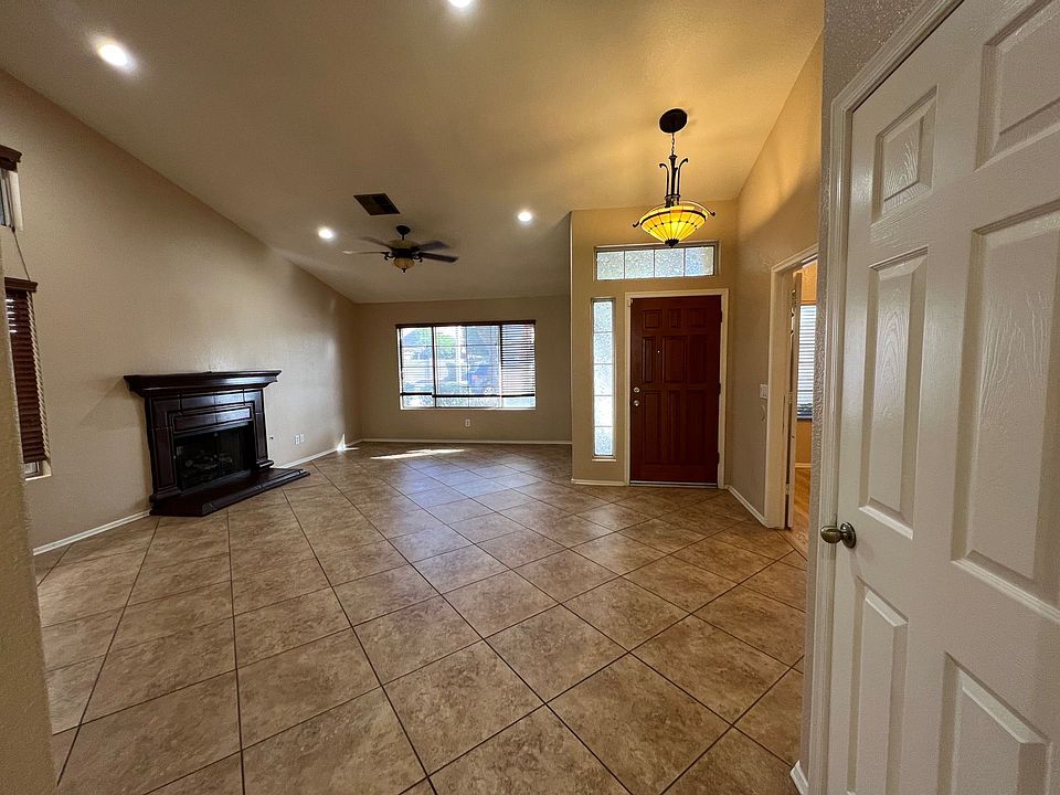 1st image of 1022 N Maple Ct