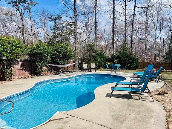 2nd image of 9 Canterbrooke Ct