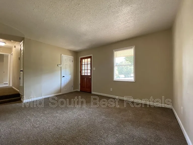 4465 Ryan St — Photo 5