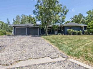 8093 E Hilltop Ct, Winnebago, IL 61088