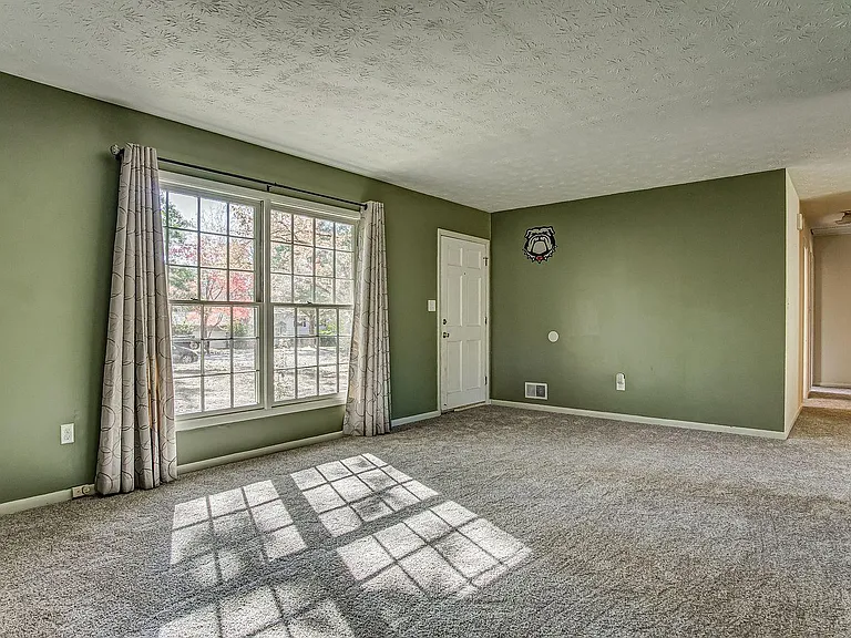 150 Arthur Cir — Photo 6