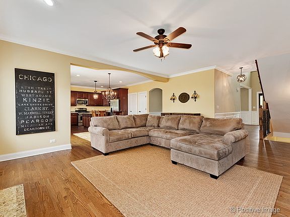 3rd image of 1N391 Chapel Hill Ct