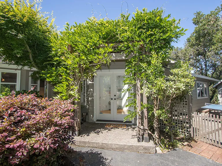 71 Toussin Ave — Photo 49