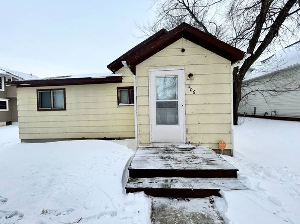 506 John St, Rolette, ND 58366