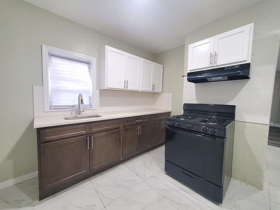 1st image of 126 N 15th St Floor 1