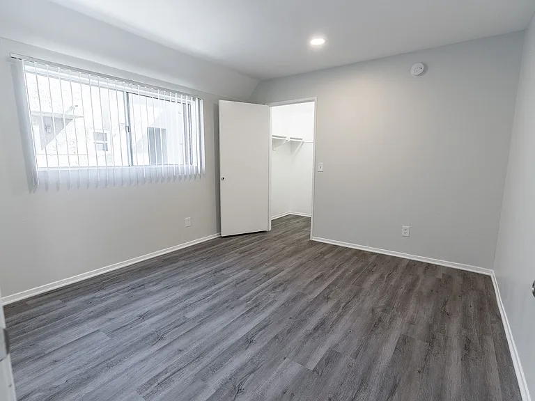 18400 Prairie Street — Photo 92