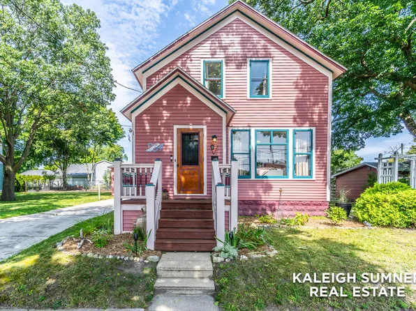 254 5th Ave, Manistee, MI 49660