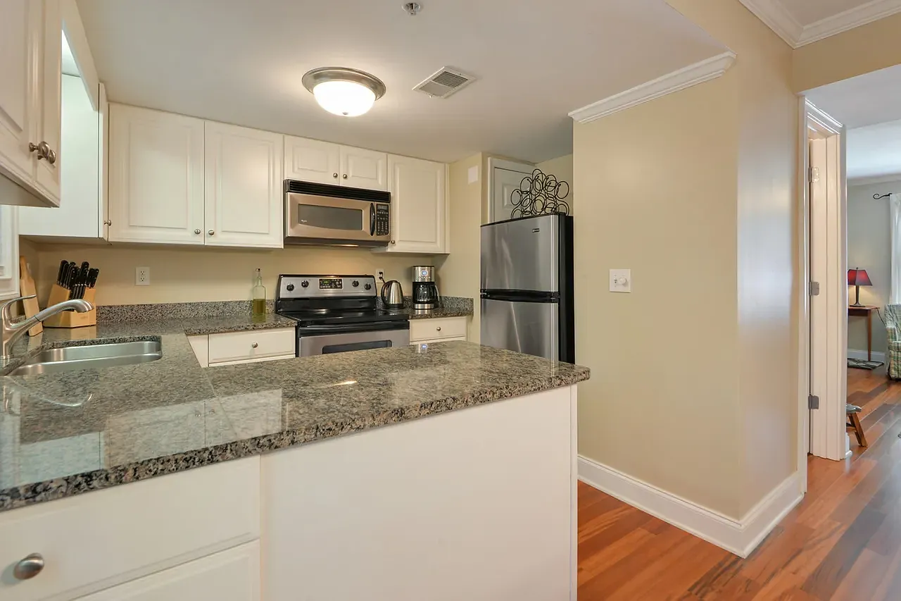 2 bed, 2.5 bath, 1080 sqft, $1,884 — Photo 3
