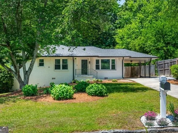 3136 Meadowood Ln, Chamblee, GA 30341