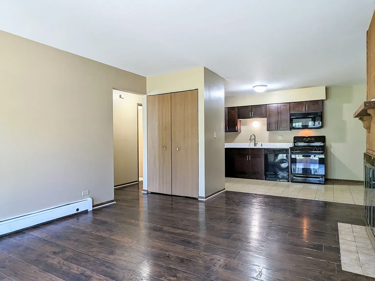 2 bed, 1000 sqft, $1,700 — Photo 3