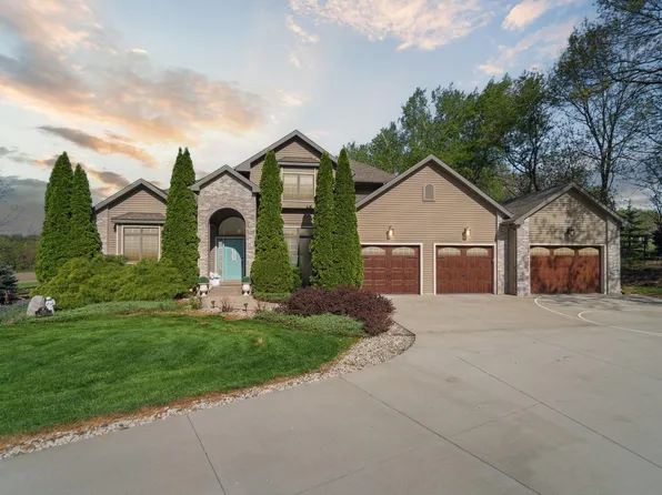 8241 N Ridge Trl, Milton, WI 53563
