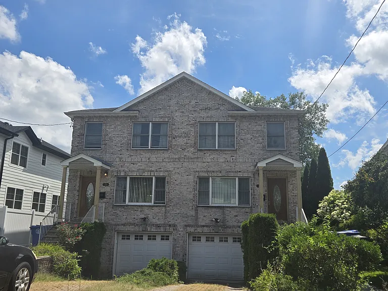26 Columbus Dr #A — Photo 1