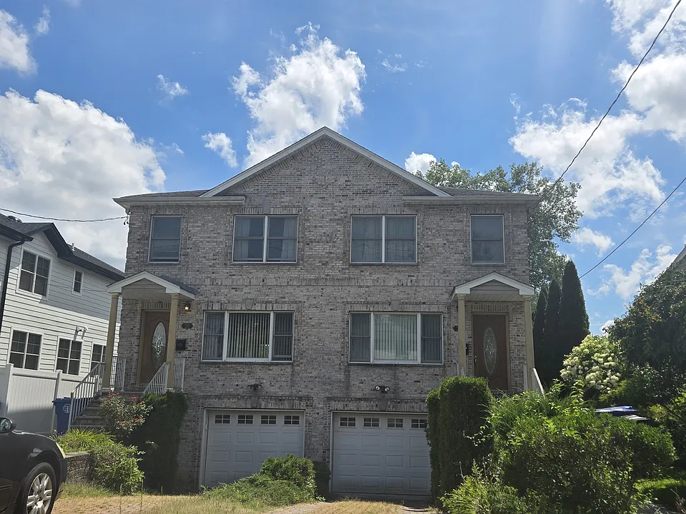 26 Columbus Dr #A