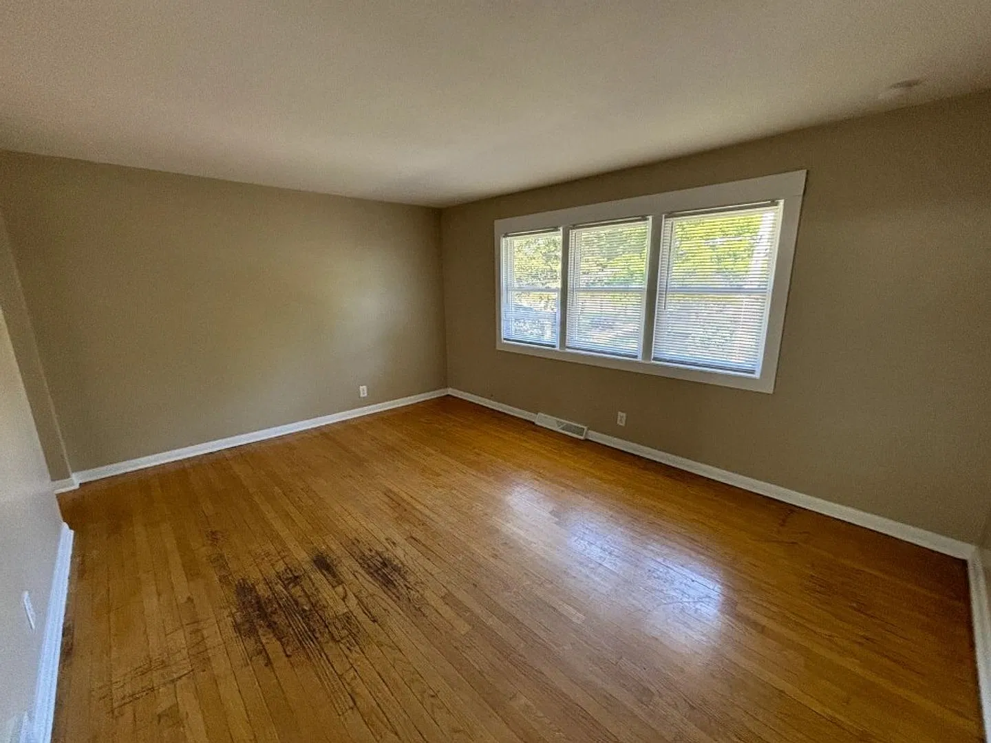 110-118 Milburn Dr — Photo 2