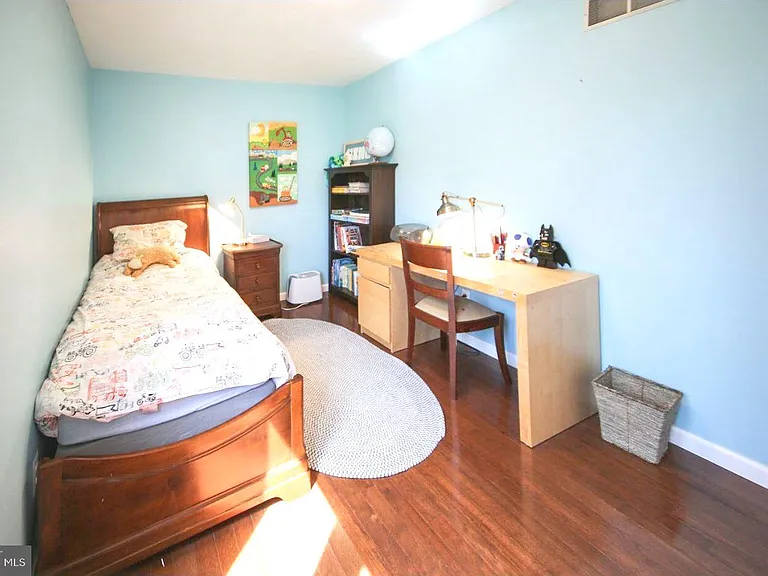1120 Cymry Dr — Photo 17