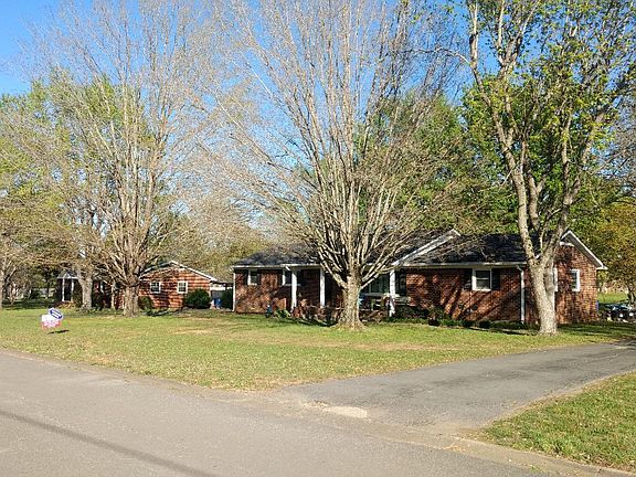 3rd image of 810 Brookhaven Cir