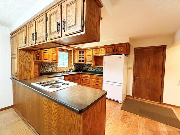 5th image of 1105 Bayview Avenue