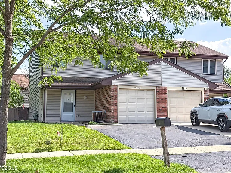 1405 Merrimac Ln N — Photo 40