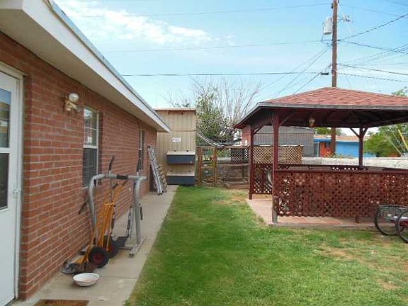 3rd image of 10093 Oakwood Dr