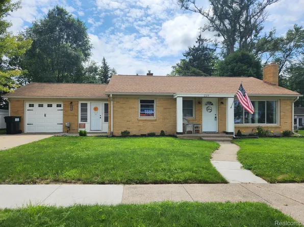 229 Power St, Fowlerville, MI 48836