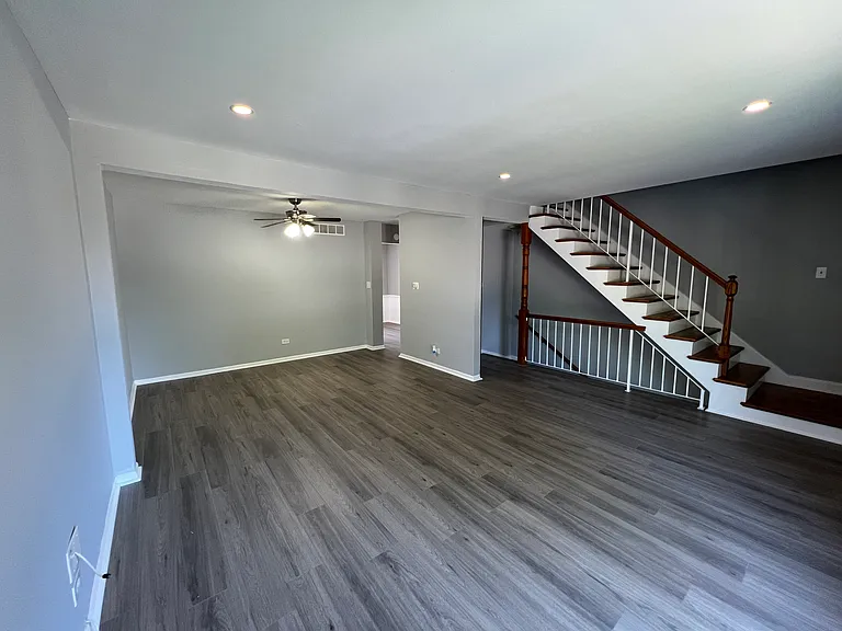 1927 Governors Ln — Photo 11