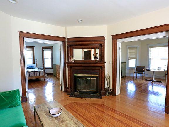 5th image of 124 Forest St