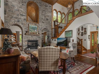 255 Pinnacle Avenue, Blowing Rock, NC, 28605