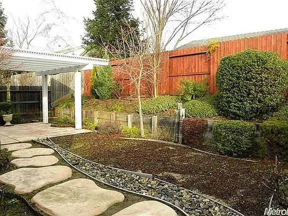 3 bed, 1320 sqft, $2,850 — Photo 3