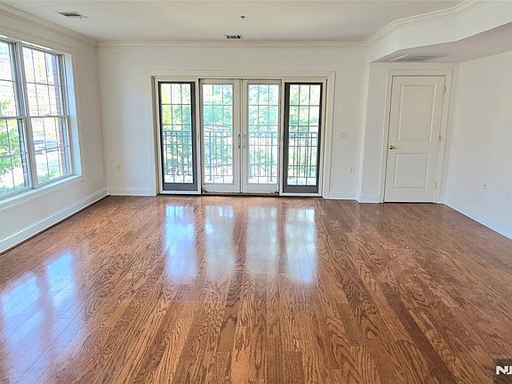 3rd image of 54 Polifly Rd APT 201