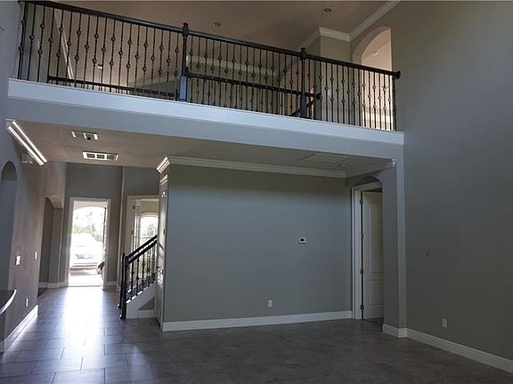 4th image of 914 Sherbourne Cir