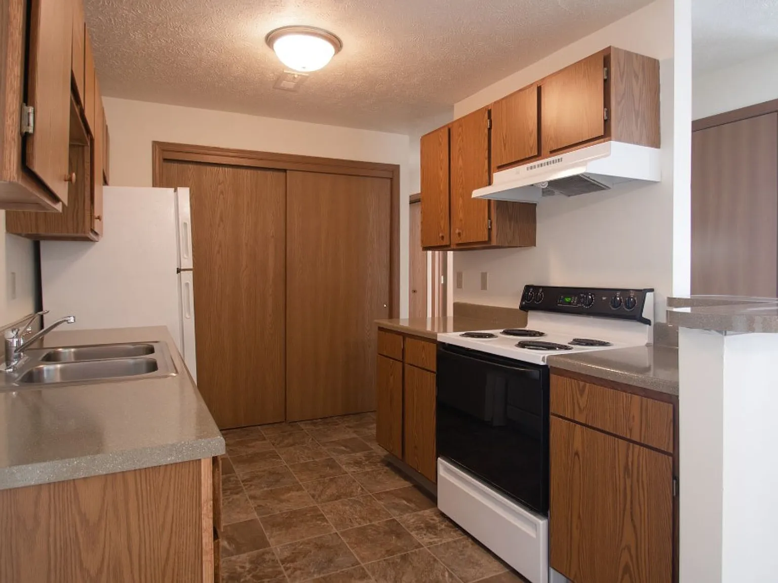 The Heights Apartments — Photo 3