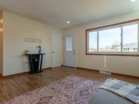 4th image of 2325 Crissy Dr
