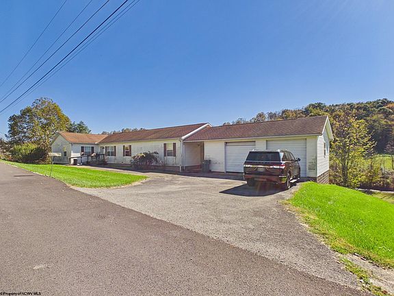 2nd image of 66 Hawks Nest Ln