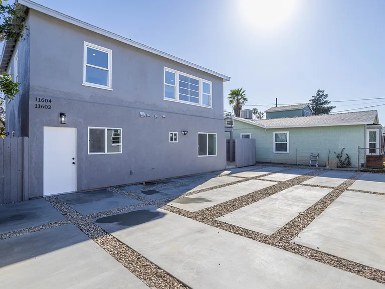 11604 Haynes St — Photo 12