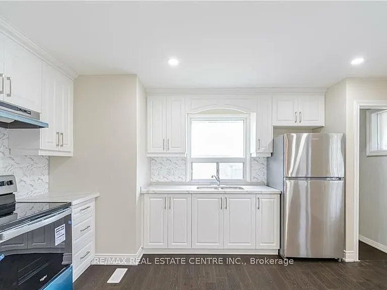 364 E 14th St #UPPER FLOOR ONLY — Photo 8