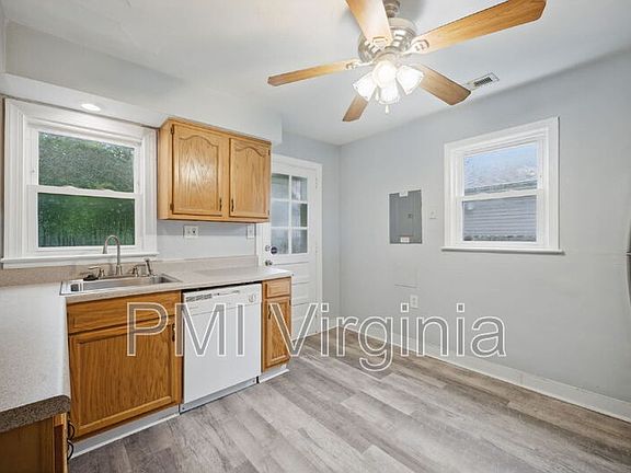 3rd image of 28 Harvard Rd