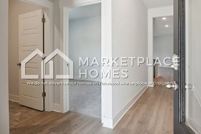 2070 Hyacinth Ln — Photo 4