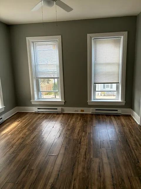 2 bed, $995 — Photo 2