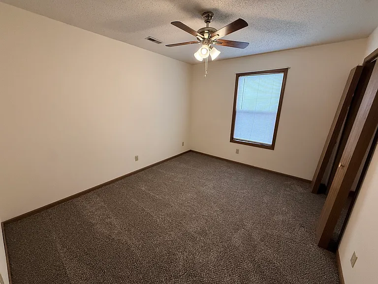 2 bed, 1.0 bath, $850 — Photo 2