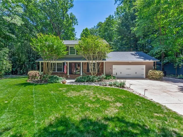 115 W Queens Dr, Williamsburg, VA 23185