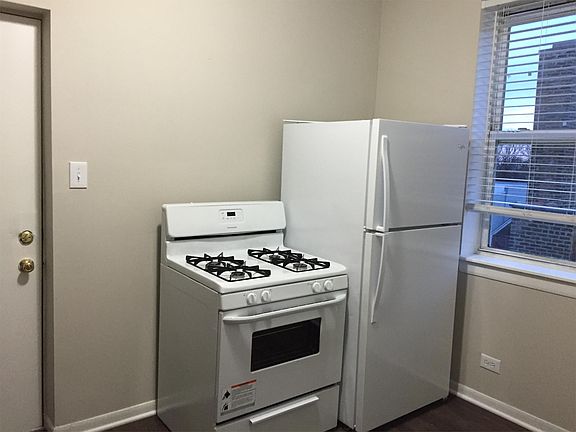 3rd image of 2414 N Kilbourn Ave #1