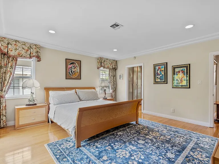 1617 N Orange Grove Ave — Photo 10