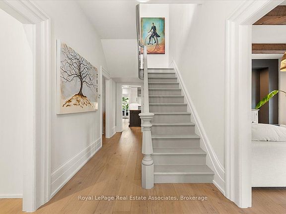 5th image of 52 Cameron St E